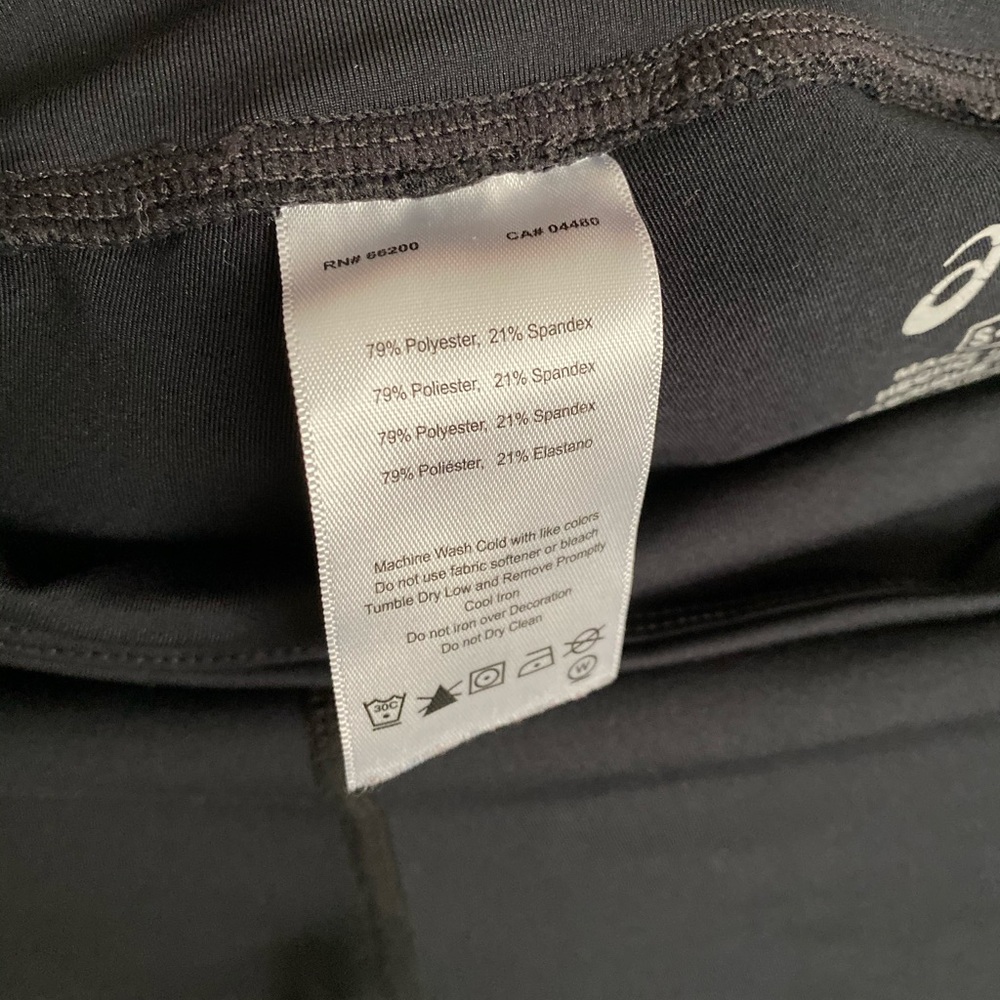 ASICS Capri leggings (I’m 5’4 right above ankle) - Picture 4 of 6